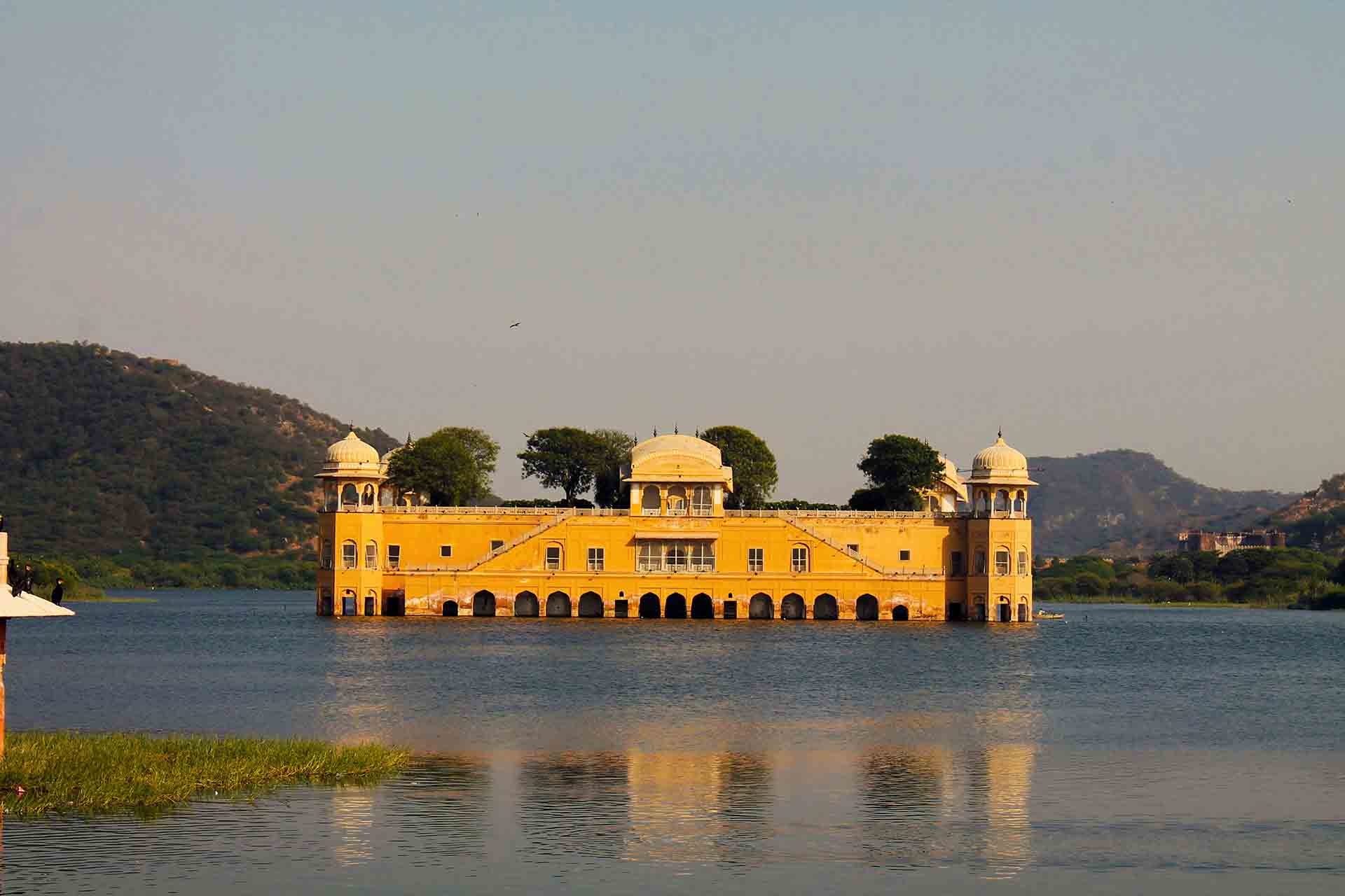 Explore Royal Rajasthan Heritage Tour and walk through the lane of Royalty